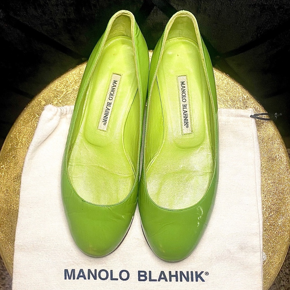 MANOLO BLAHNIK Pretty Apple Green Ballet Flats in Patent Leather...RESTORED 37.5